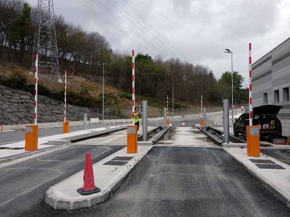 Estación de control de acceso a báscula